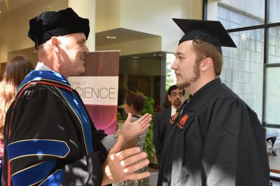 Harald Sontheimer talks to student (first Graduation Neuroscience)