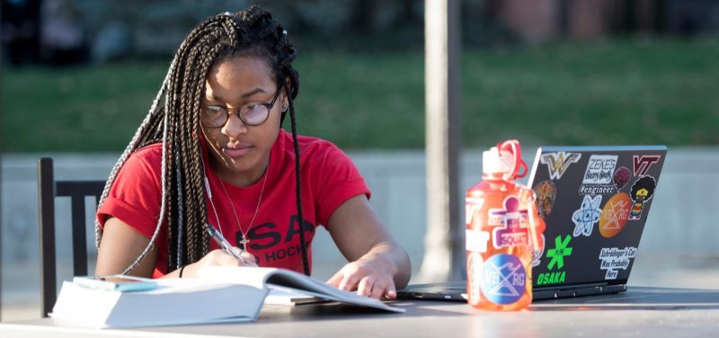 Student studying outdoors Students studying outdoors